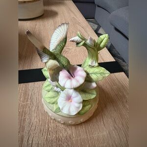 Elegant Hummingbird and Flower Figurine - Green and Pink musical